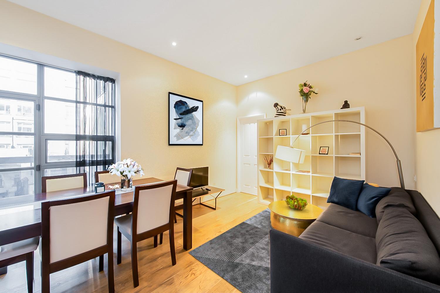 Pollen Street, Three-Bedroom Flat London Exterior photo