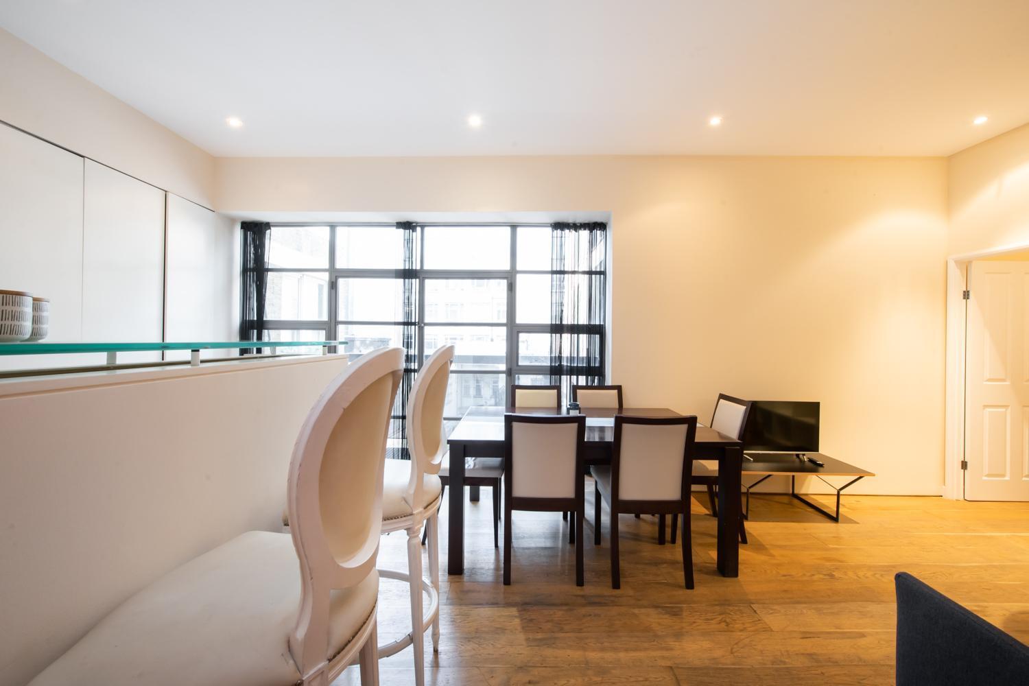 Pollen Street, Three-Bedroom Flat London Exterior photo